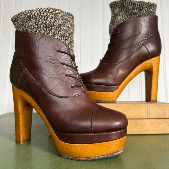 Chloe Shoes - Chloe Wood Sole Lace-Front Platform Boots with Heathered Sock Lining *Italy*